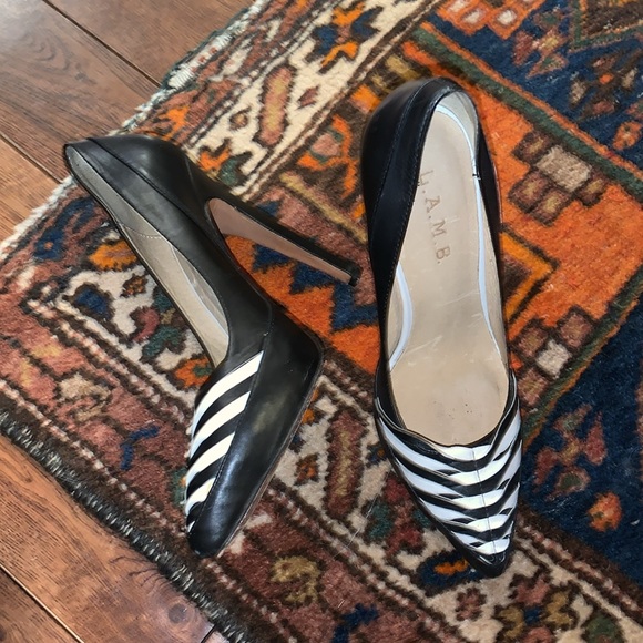L.A.M.B Black and white pointed heels - Picture 2 of 4